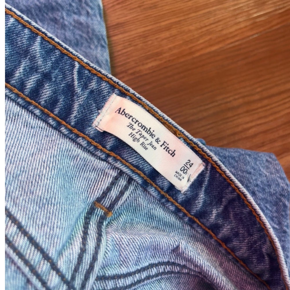 Abercrombie High Rise Taper Jean - Picture 3 of 4